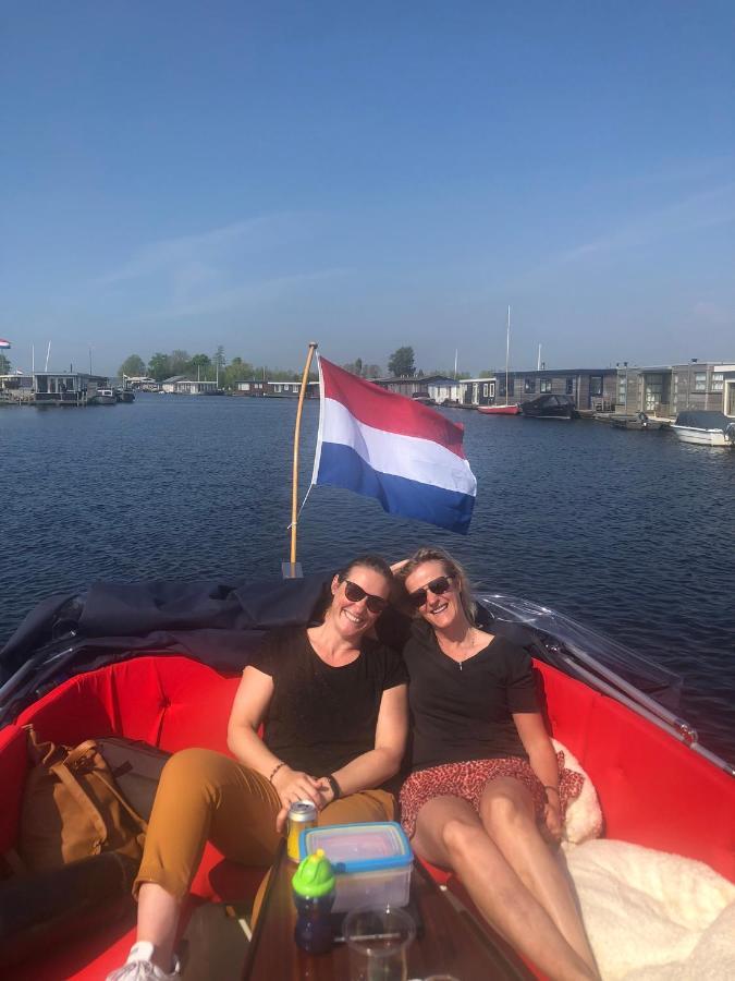 Guesthouse Bednboot Met Terras Aan Het Water Rijpwetering Exterior photo